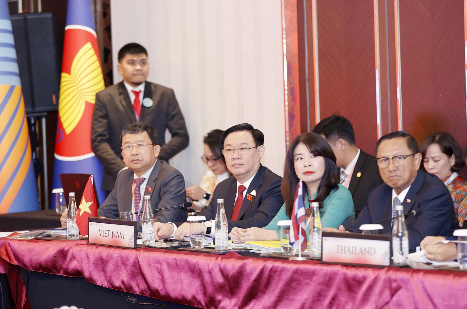 Một số hình ảnh Chủ tịch Quốc hội Vương Đình Huệ đến Thủ đô Jakarta, thăm chính thức Cộng hoà Indonesia và tham dự Đại hội đồng AIPA - 44