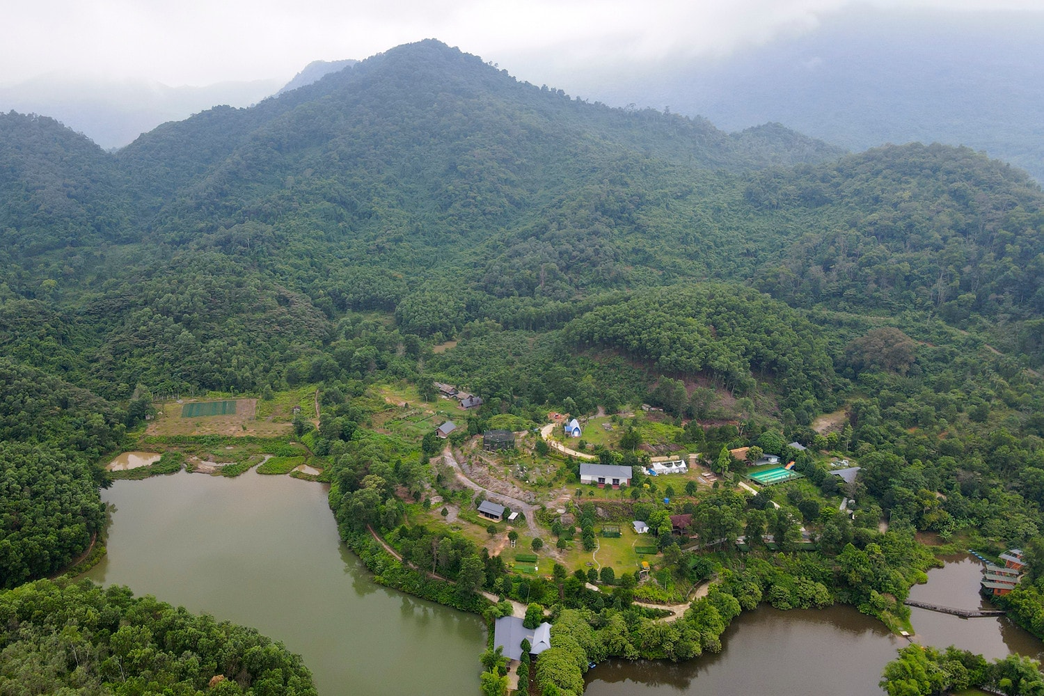 Hàng loạt công trình homestay được xây dựng tại thung lũng bản Xôi. Xã Yên Bài: Hàng loạt homestay, khu du lịch sinh thái vây kín trên đất rừng Ba Vì -0