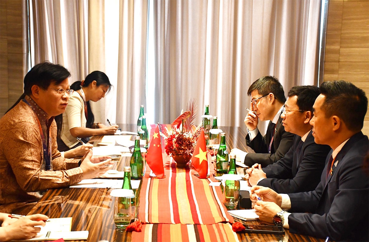 Đại hội đồng AIPA-44: Đoàn Việt Nam tiếp xúc song phương với Trưởng đoàn một số nước Quan sát viên của AIPA -0
