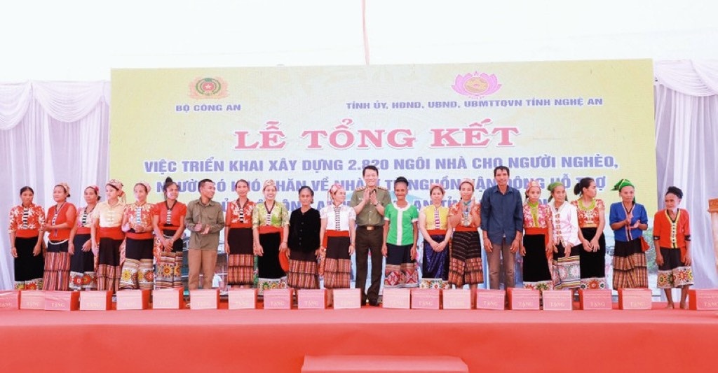 Hoàn thành xây dựng 2.820 căn nhà cho người nghèo, người khó khăn về nhà ở tại Nghệ An -0