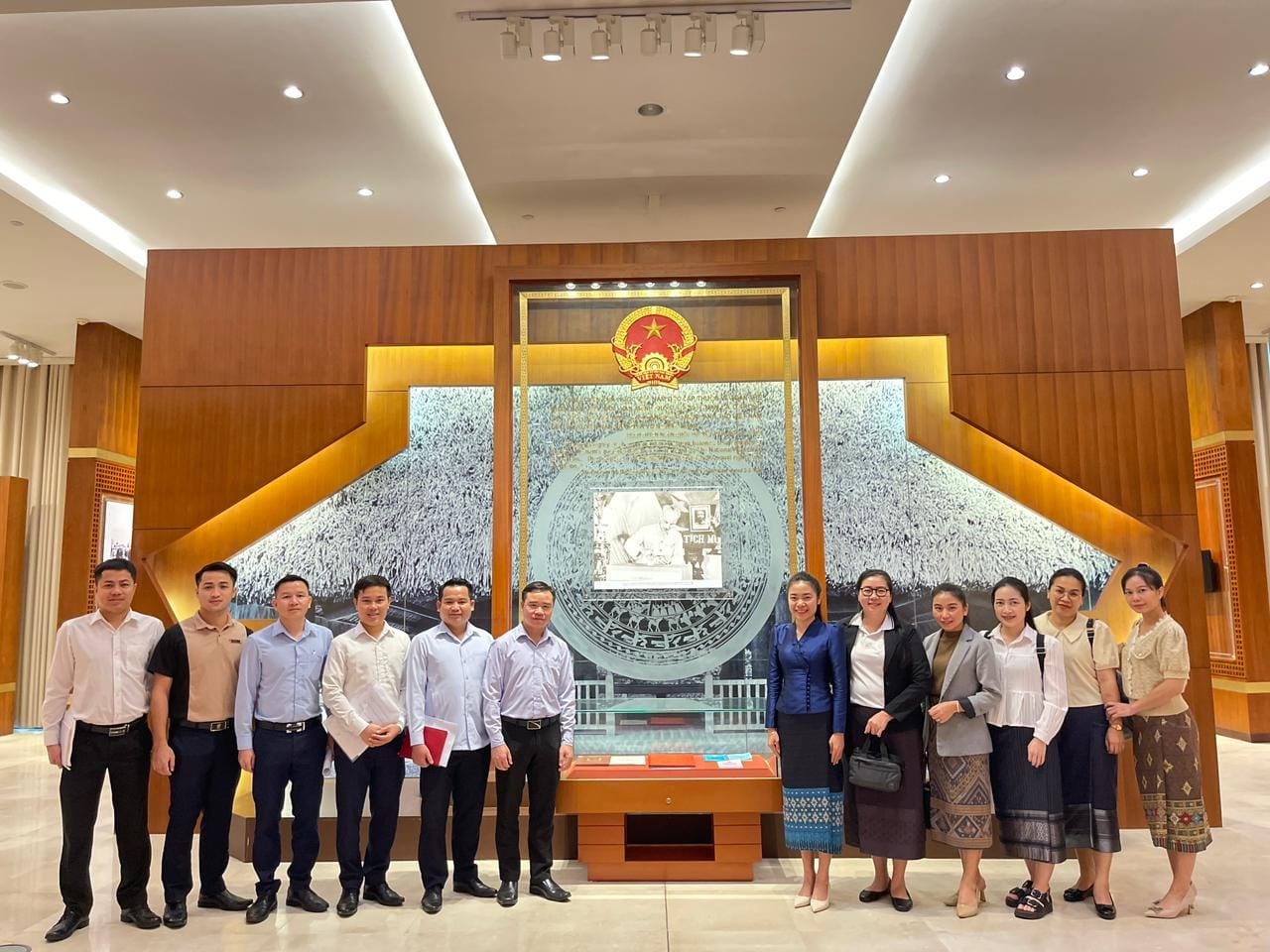 Nữ học viên người Lào kể tình yêu đặc biệt với Việt Nam -0