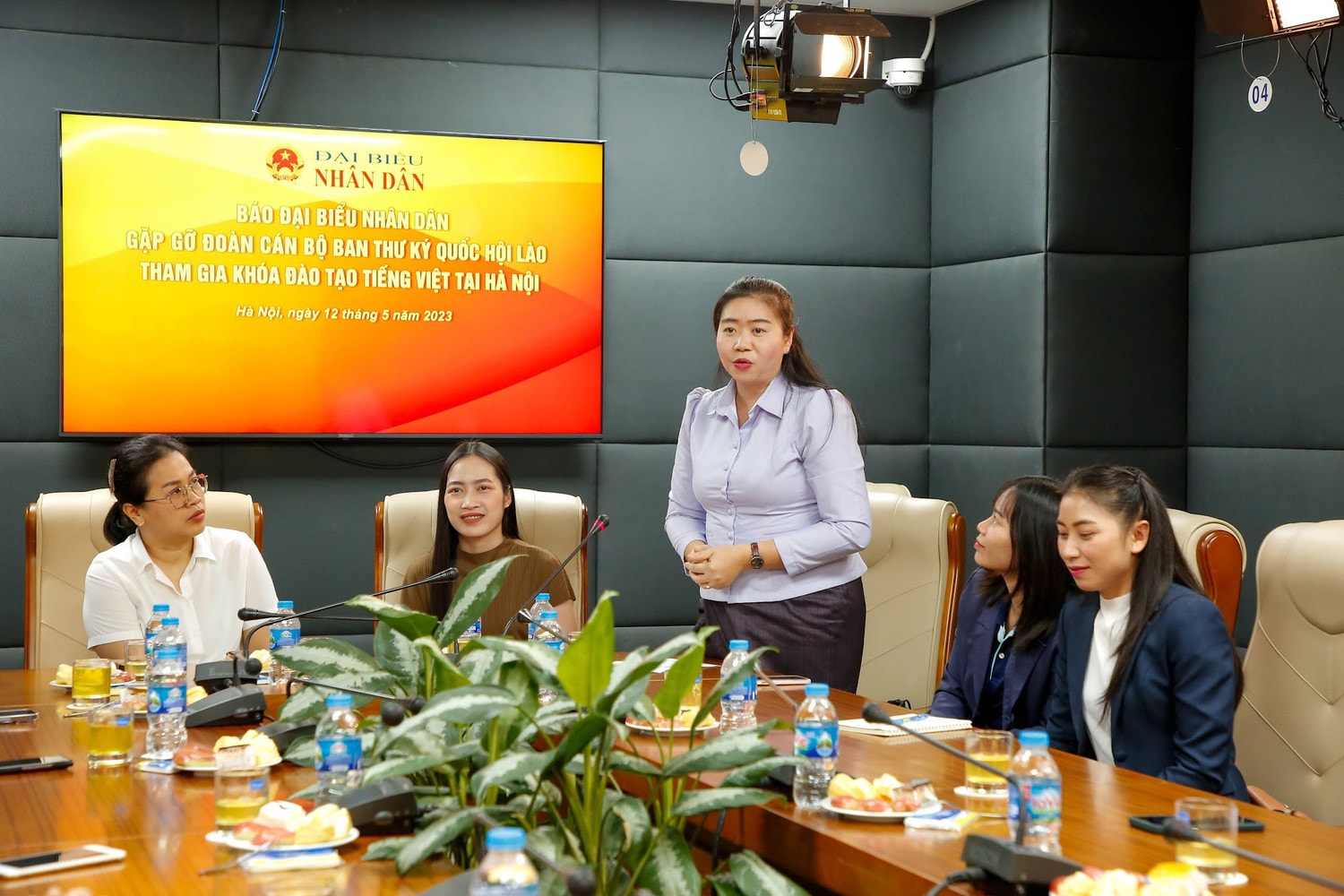 Tình yêu đặc biệt với Việt Nam của nữ học viên người Lào Anita Mouansavath -0
