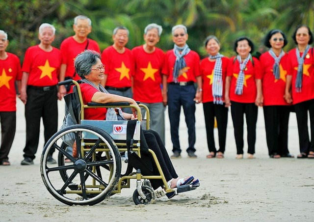 Khai mạc triển lãm các bức ảnh tử tù, cựu tù Côn Đảo và biệt đội rà phá bom mìn trên “đất lửa” Quảng Trị -0