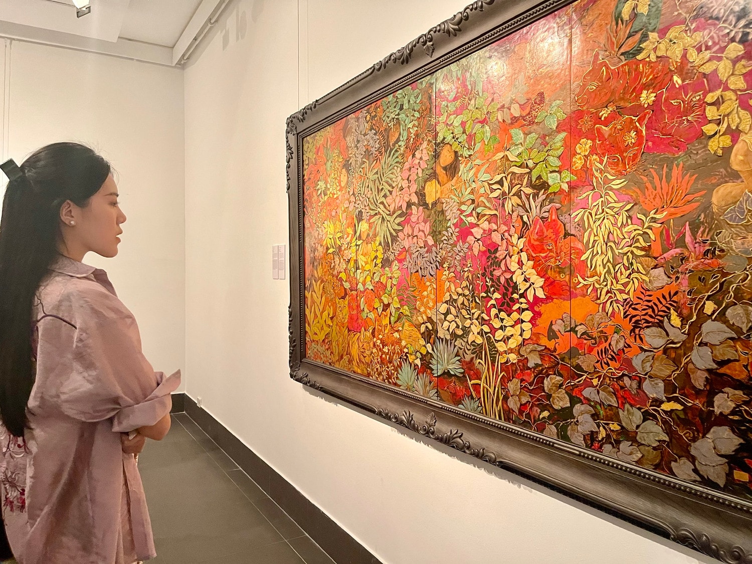 Chiêm ngưỡng bức sơn mài trên vóc 