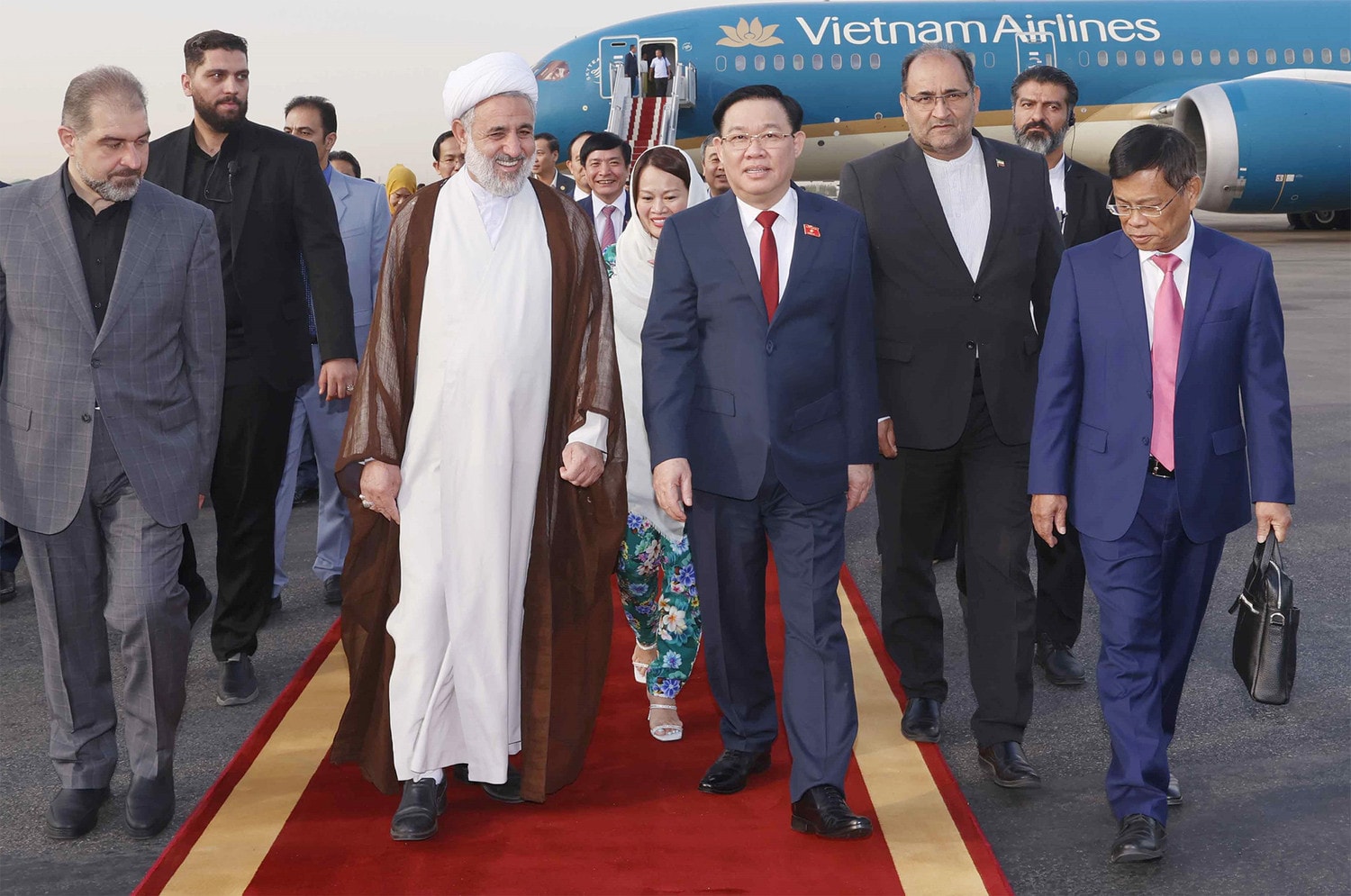 Một số hình ảnh Chủ tịch Quốc hội Vương Đình Huệ đến Thủ đô Tehran, bắt đầu chuyến thăm chính thức Cộng hoà Hồi giáo Iran