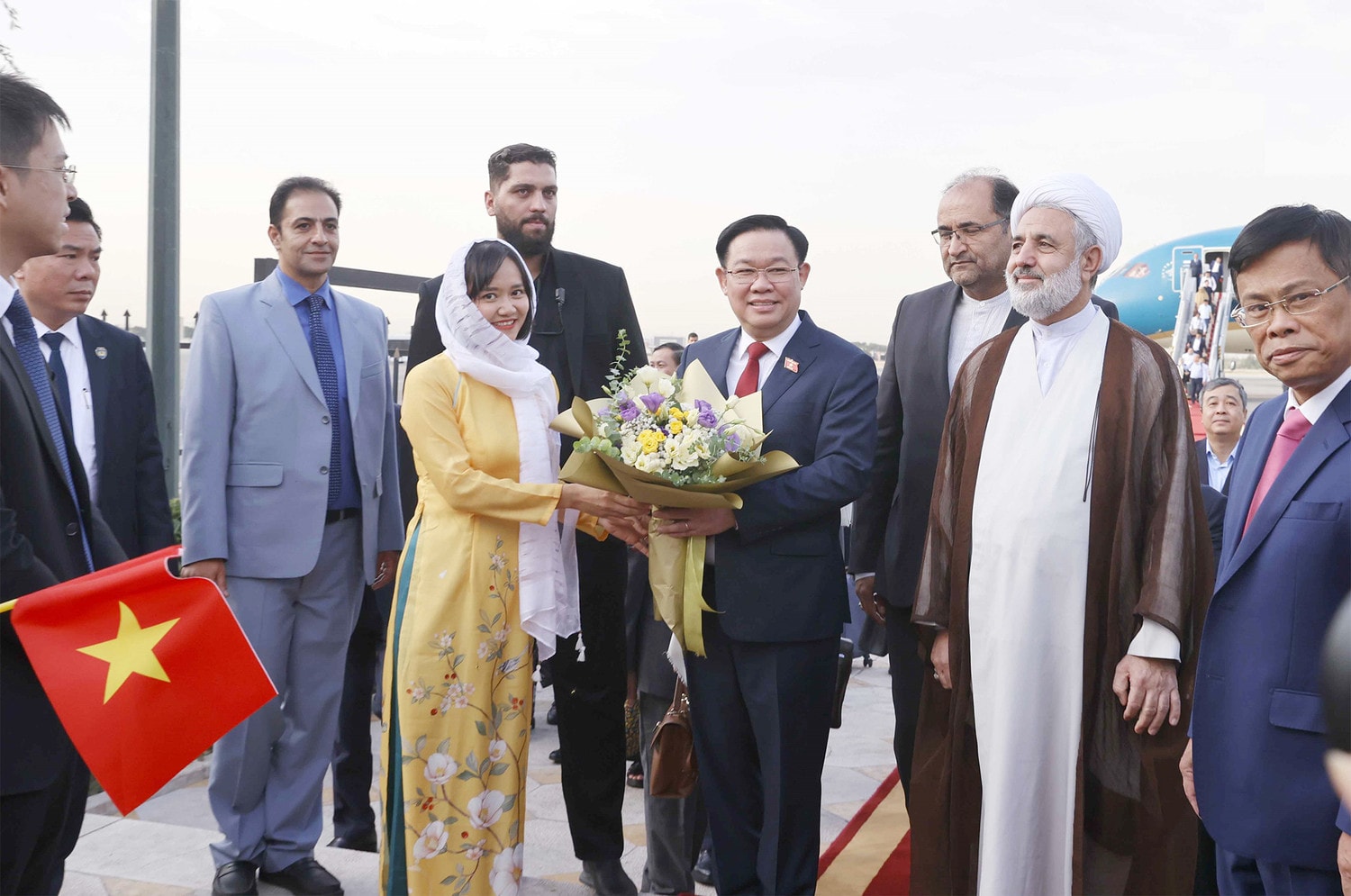 Một số hình ảnh Chủ tịch Quốc hội Vương Đình Huệ đến Thủ đô Tehran, bắt đầu chuyến thăm chính thức Cộng hoà Hồi giáo Iran