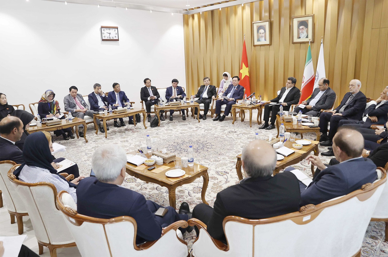 Một số hình ảnh Chủ tịch Quốc hội Vương Đình Huệ đến Thủ đô Tehran, bắt đầu chuyến thăm chính thức Cộng hoà Hồi giáo Iran