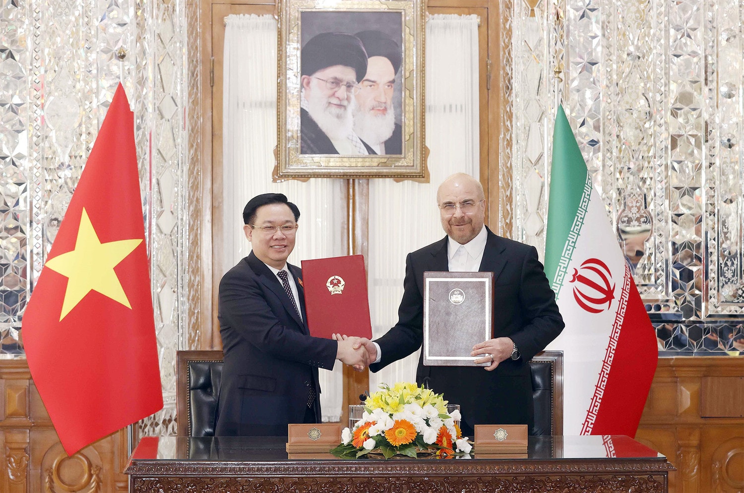 Một số hình ảnh Chủ tịch Quốc hội Vương Đình Huệ đến Thủ đô Tehran, bắt đầu chuyến thăm chính thức Cộng hoà Hồi giáo Iran