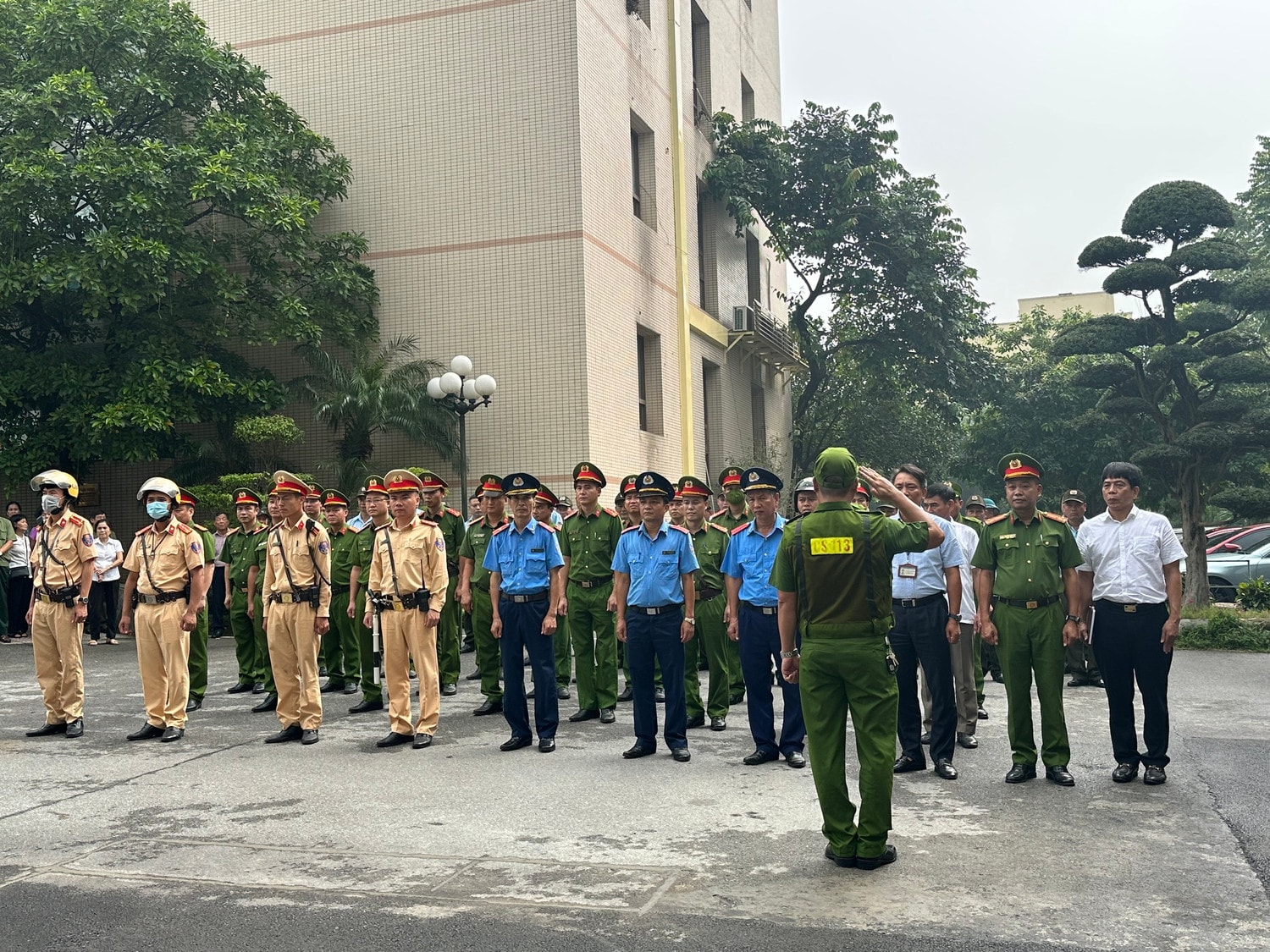 Công an Quận Long Biên (Hà Nội): Phát động phong trào toàn dân cung cấp thông tin phản ánh vi phạm giao thông -1