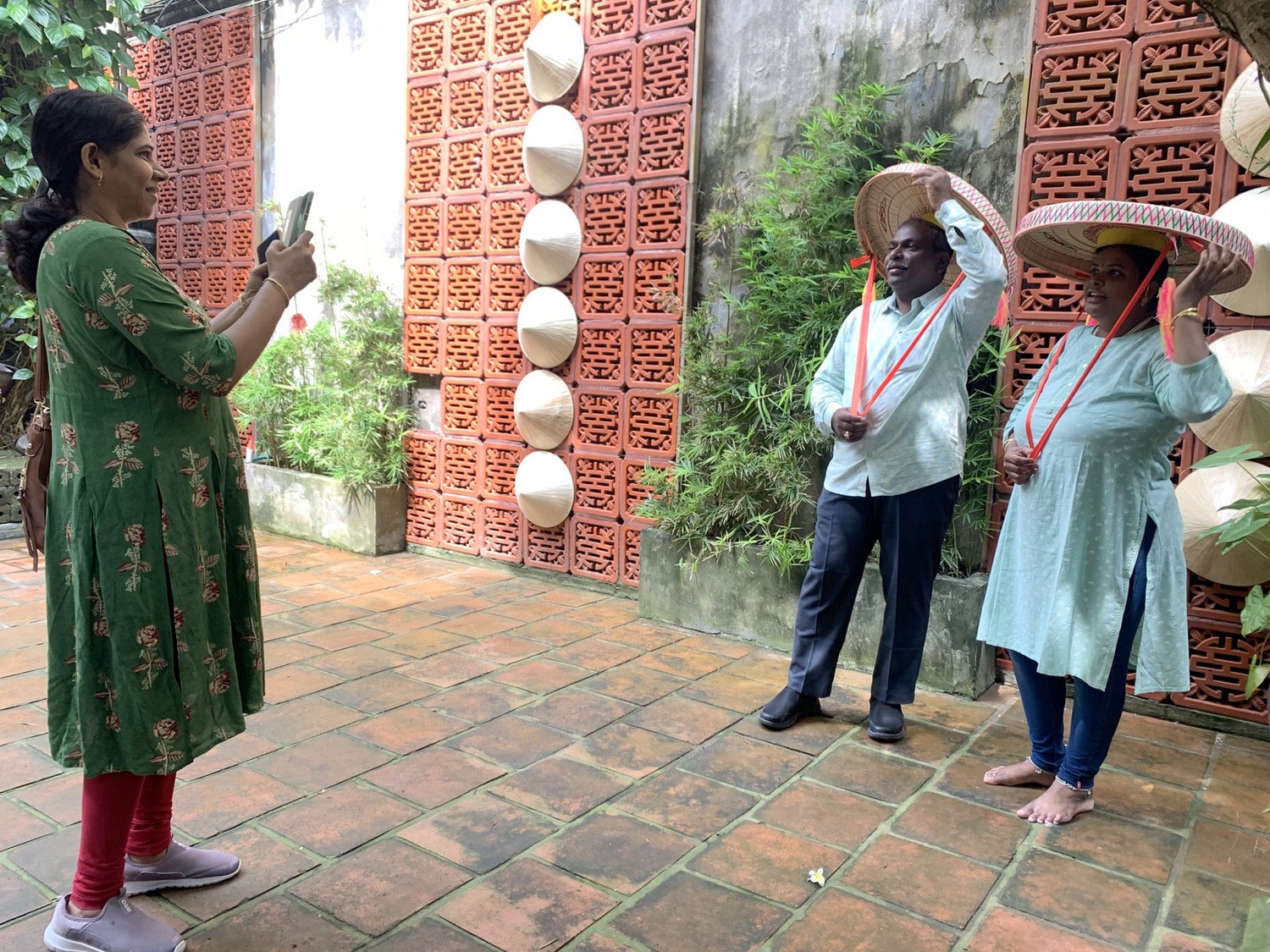 Trải nghiệm làm nón Chuông tại phố cổ Hà Nội -2