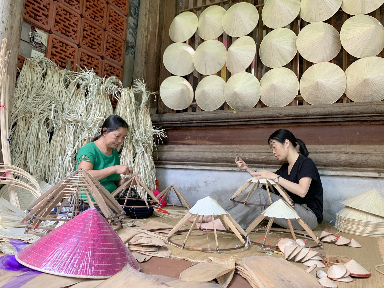 Trải nghiệm làm nón Chuông tại phố cổ Hà Nội -1