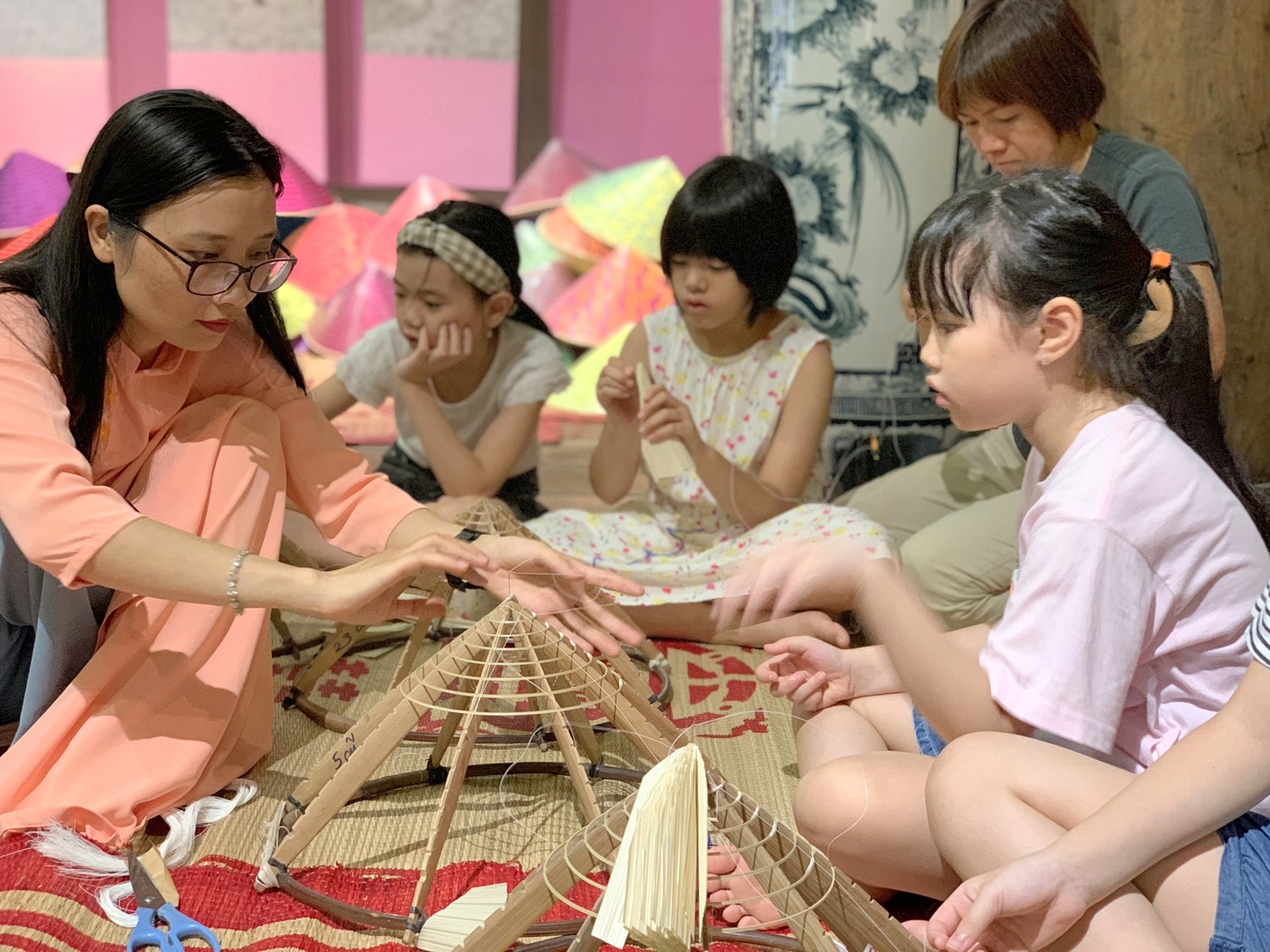 Trải nghiệm làm nón Chuông tại phố cổ Hà Nội -0