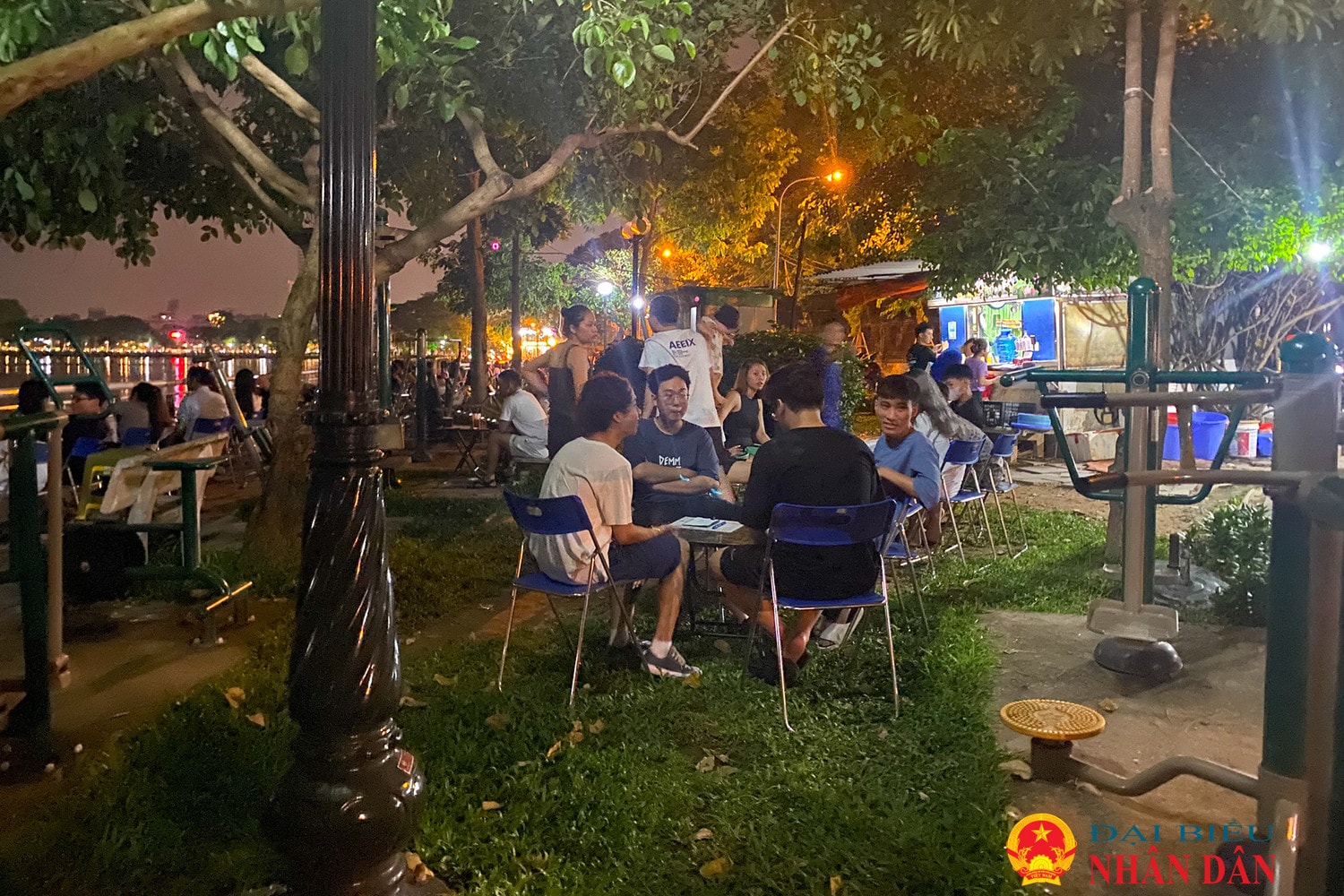 Phường Thụy Khuê: Vi phạm trật tự đô thị rất nghiêm trọng ven hồ Tây -0
