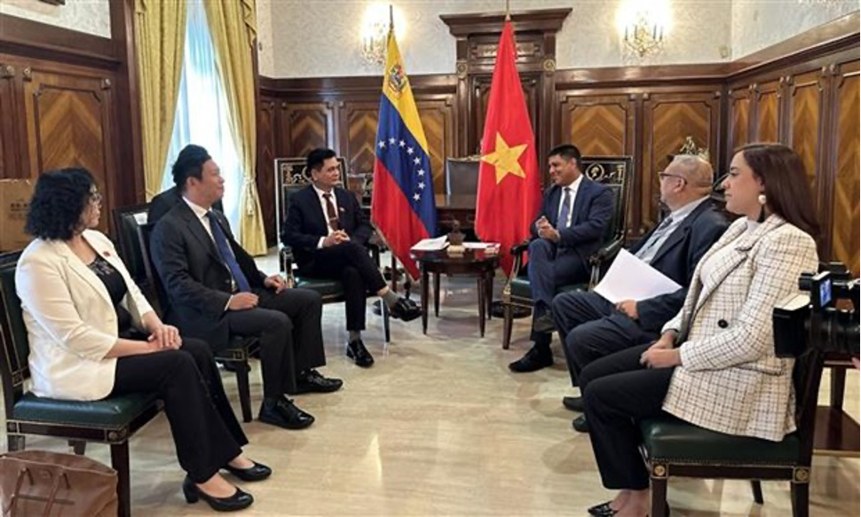 Đoàn công tác của Hội đồng Dân tộc thăm làm việc tại Venezuela, Brazil -0