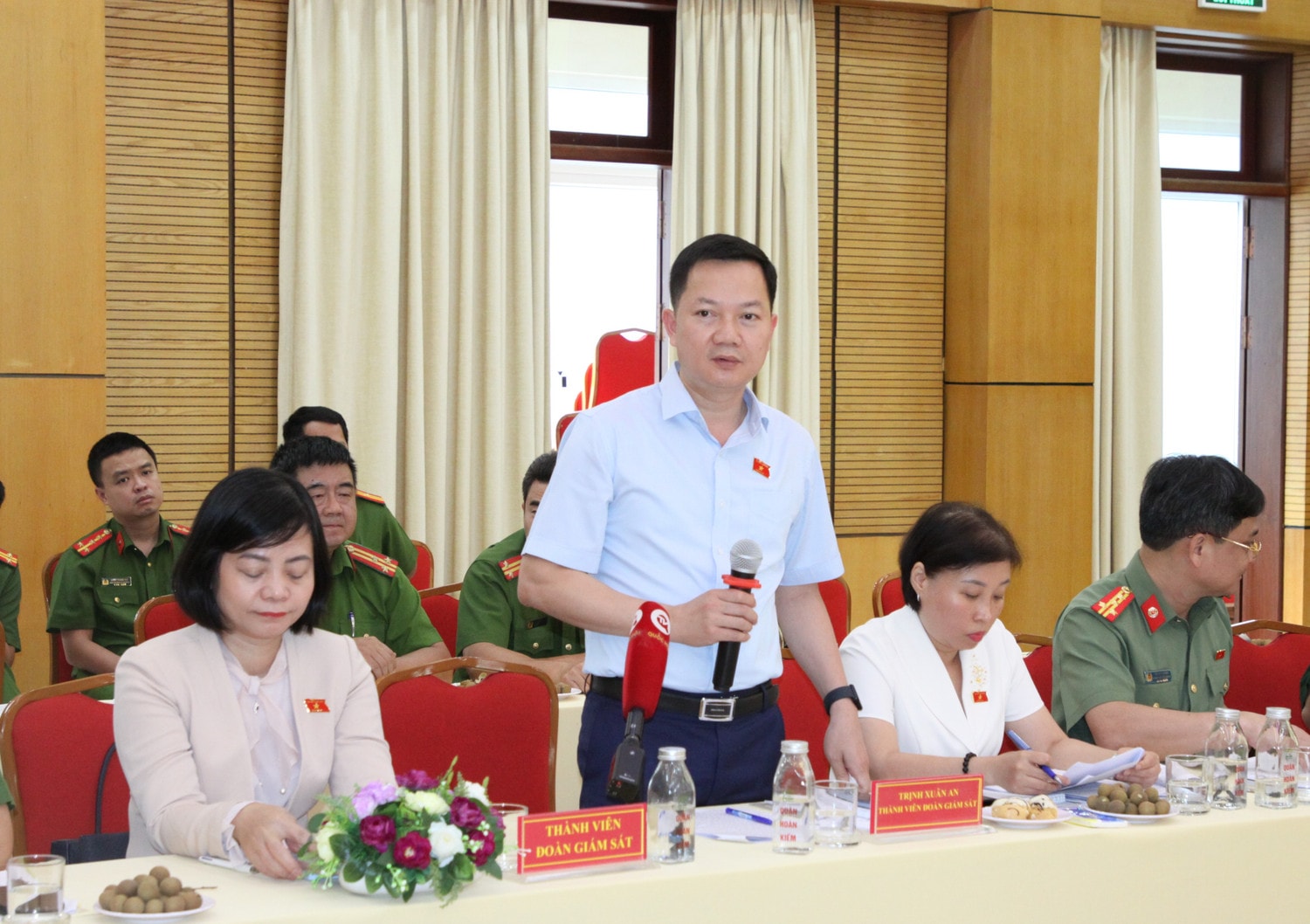 Đoàn giám sát của Ủy ban Quốc phòng và An ninh làm việc với UBND quận Hoàn Kiếm, TP. Hà Nội