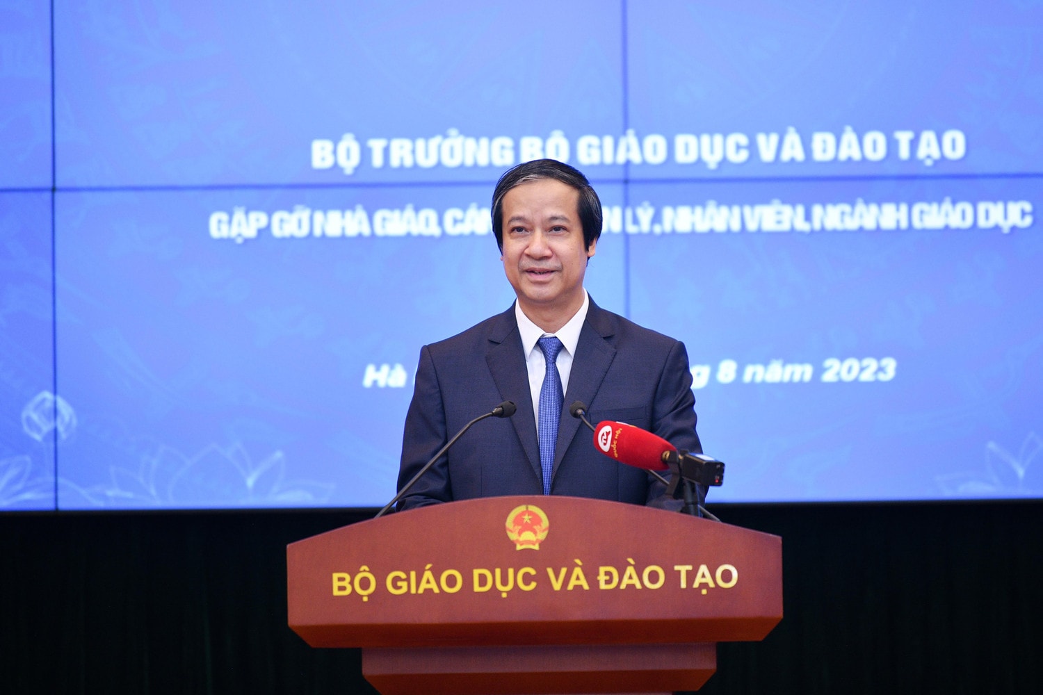 Bộ trưởng Nguyễn Kim Sơn phát biểu tại chương trình Bộ trưởng Bộ GD-ĐT gặp gỡ nhà giáo cả nước: Trên 6.500 câu hỏi gửi về chương trình -0