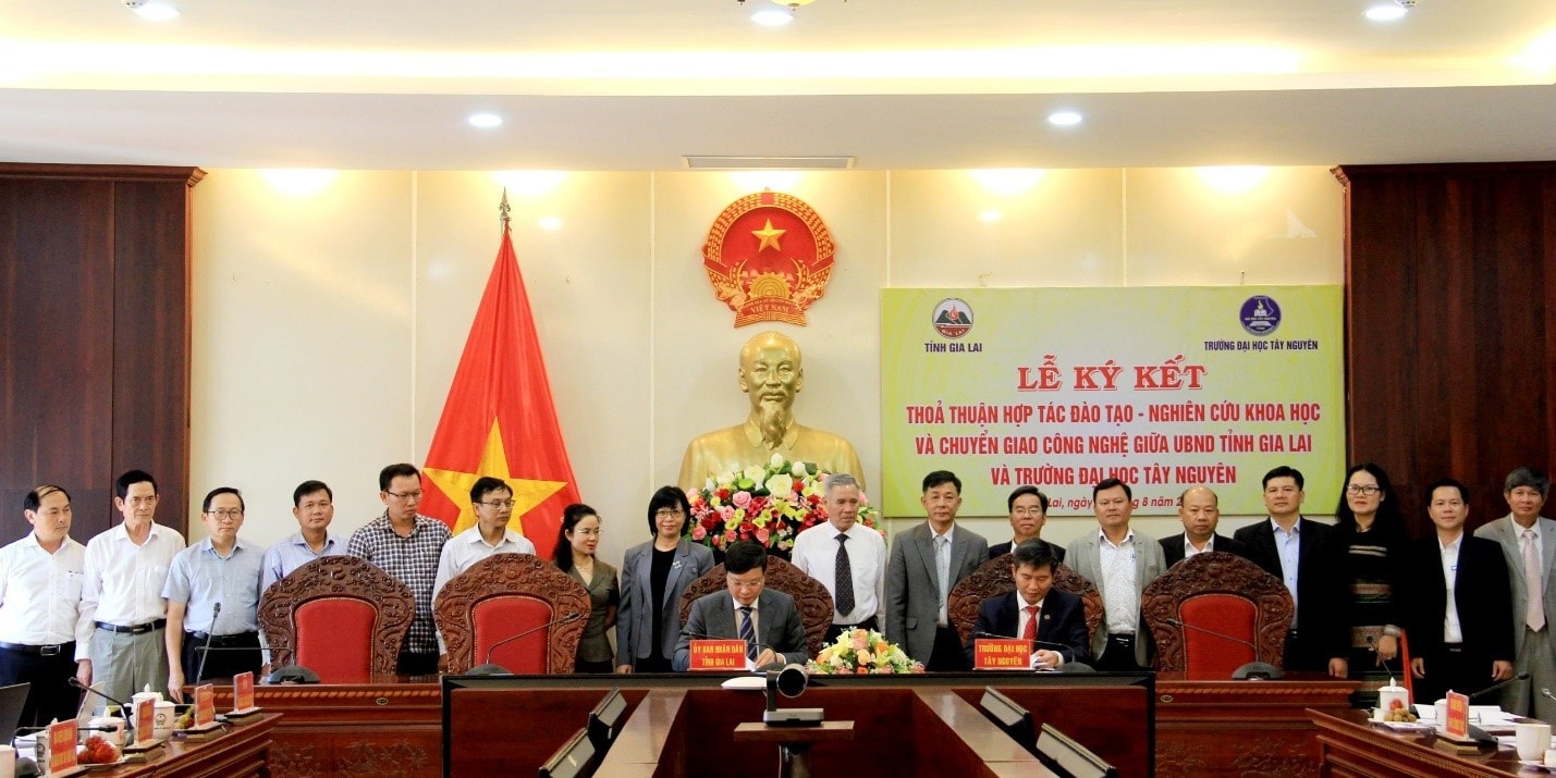 UBND tỉnh Gia Lai và Trường Đại học Tây Nguyên ký kết thỏa thuận hợp tác -0