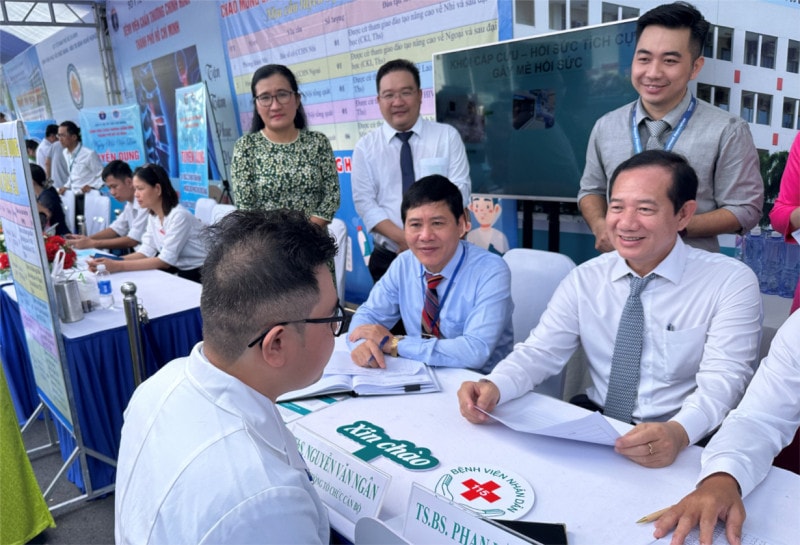 270 bác sĩ trẻ được kết nối việc làm tại Tp. Hồ Chí Minh -0