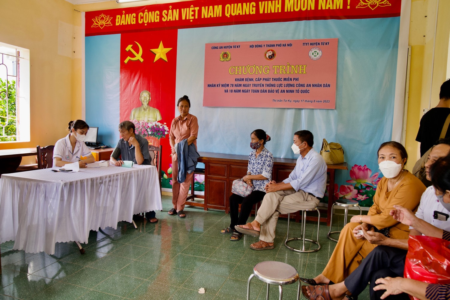 Công an huyện Tứ Kỳ, Hải Dương: Tổ chức tư vấn cấp phát thuốc miễn phí -0
