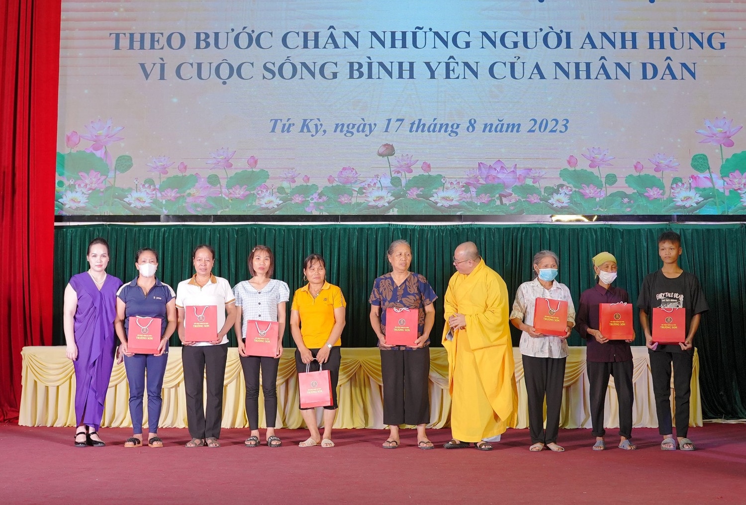 Công an huyện Tứ Kỳ, Hải Dương: Tổ chức tư vấn, cấp phát thuốc miễn phí -0