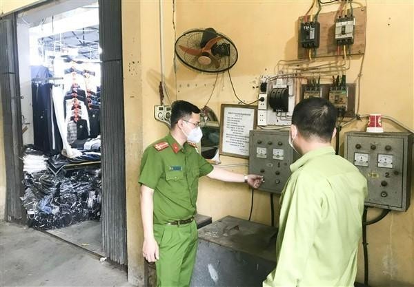 Huyện Gia Lâm: Đình chỉ 7 cơ sở vi phạm quy định về phòng cháy chữa cháy trên địa bàn -0