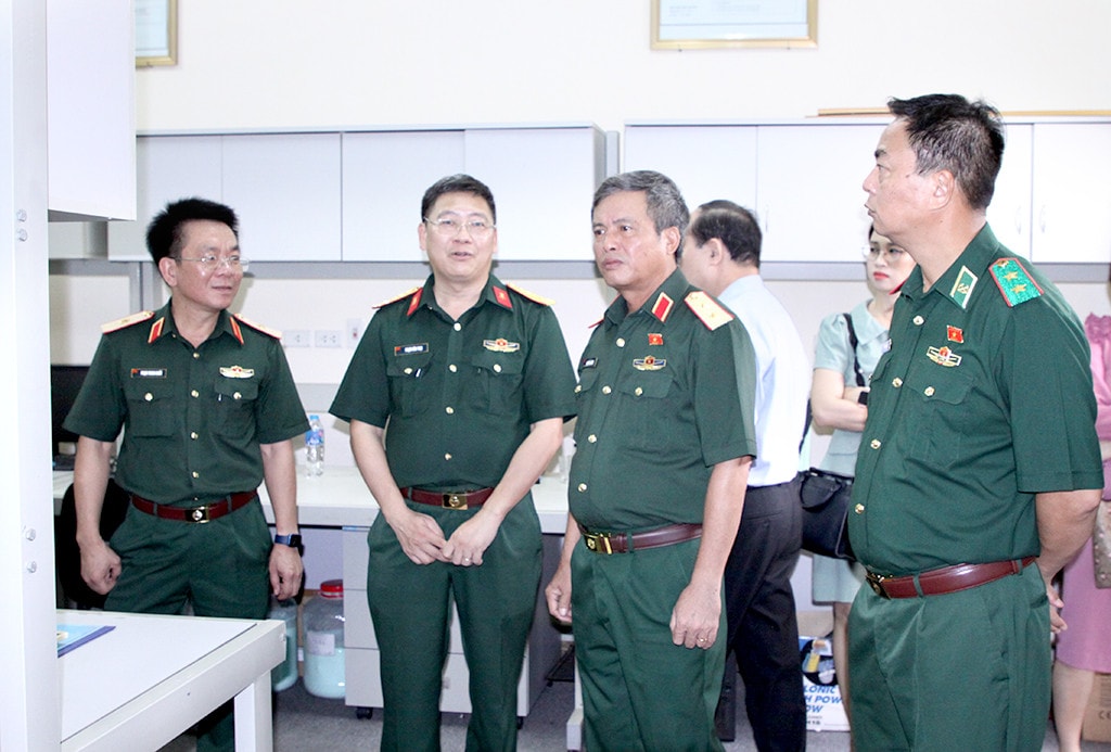 Đoàn khảo sát của Ủy ban Quốc phòng và An ninh làm việc với Viện Thuốc phóng thuốc nổ -0