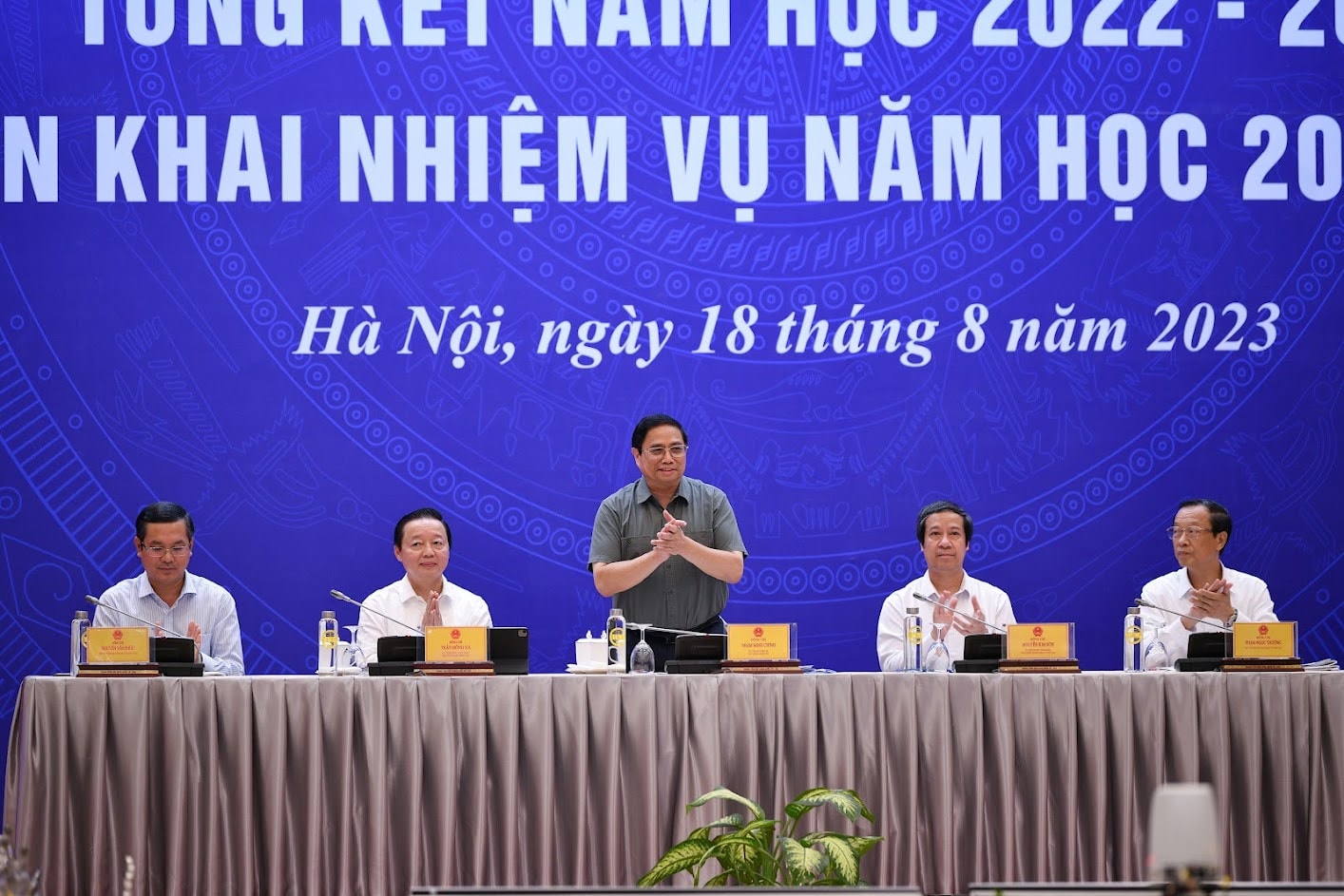 Ủy viên Bộ Chính trị, Thủ tướng Chính phủ Phạm Minh Chính, Phó Thủ tướng Chính phủ Trần Hồng Hà cùng lãnh đạo Bộ GD-ĐT tại Hội nghị Nghiêm túc thực hiện Kết luận của Đoàn Giám sát, UB Thường vụ Quốc hội về đổi mới chương trình, sách giáo khoa giáo dục phổ thông -0