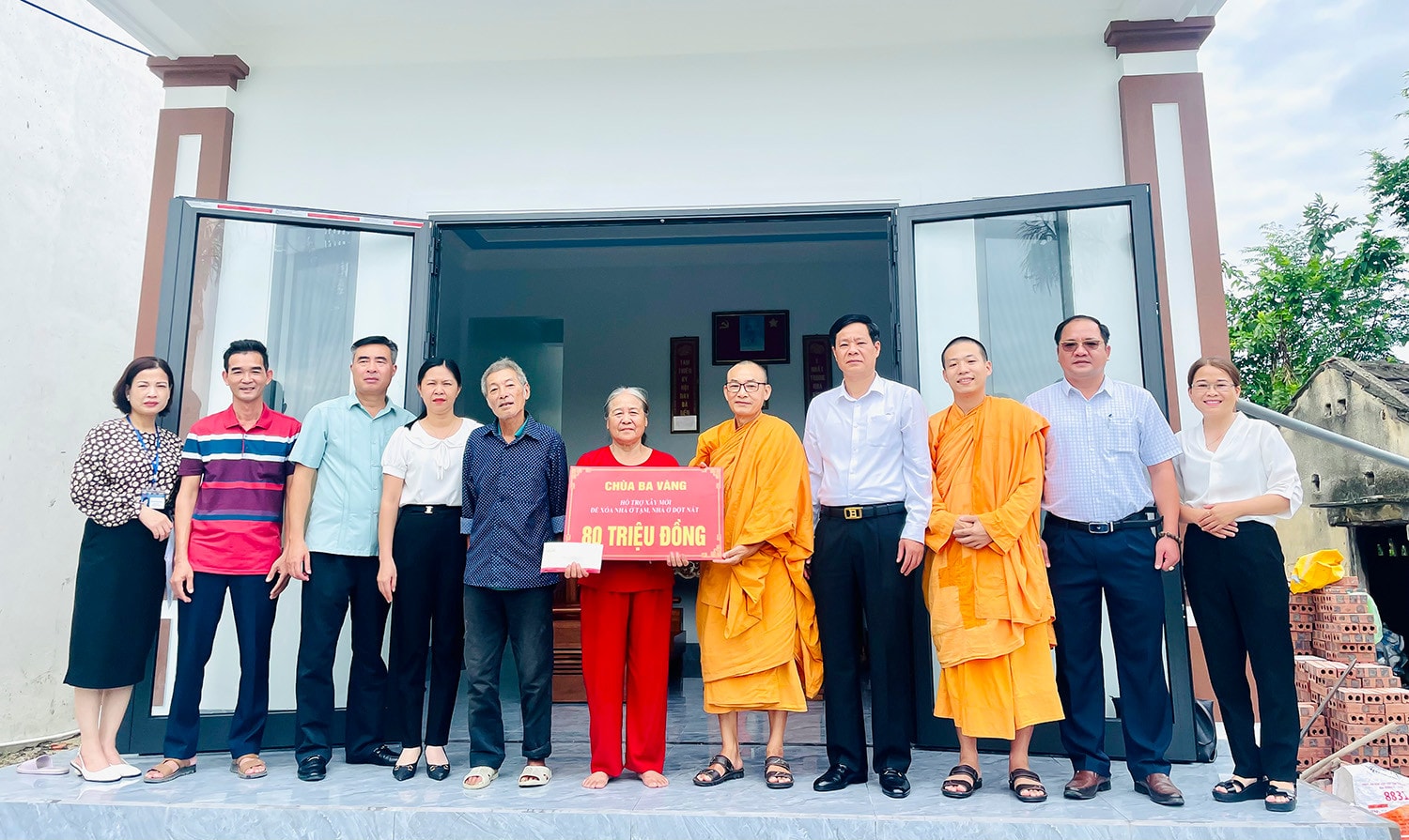 Quảng Ninh: Chùa Ba Vàng chung tay cùng thành phố Uông Bí xóa nhà tạm, nhà dột nát -1