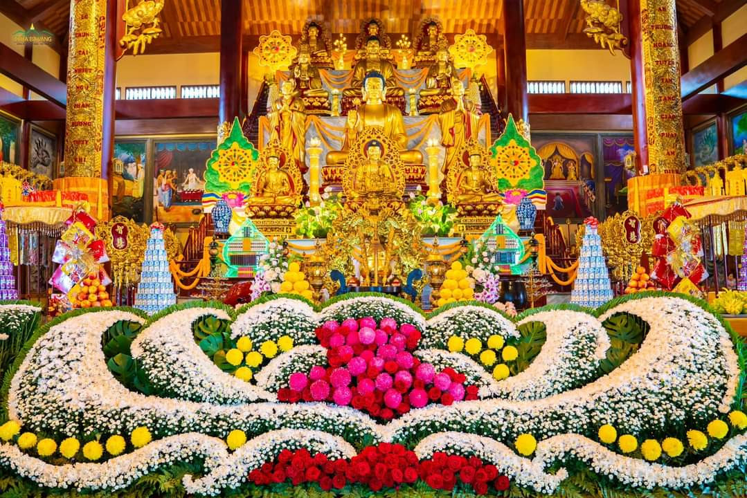 MÀN HÌNH HIỂN THỊ KINH VU LAN CÓ CHỮ RÕ RÀNG GIÚP NGƯỜI XEM DỄ DÀNG THEO DÕI VÀ TỤNG NIỆM
