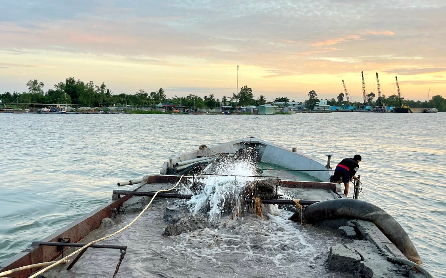 Ngăn chặn hoạt động khai thác trái phép tài nguyên khoáng sản Quốc gia tại Tiền Giang