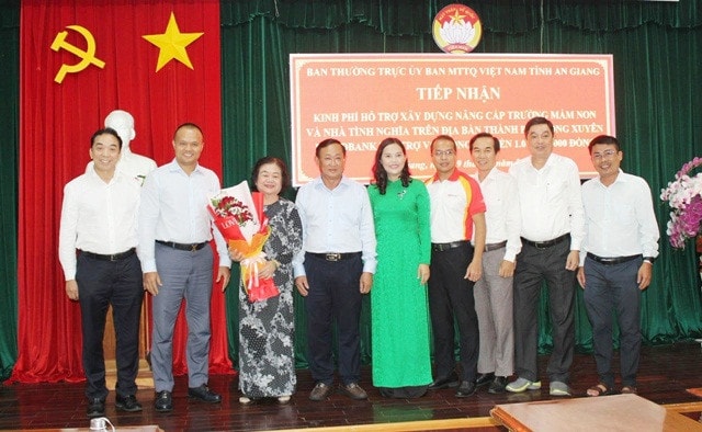 (Tin tuyên truyền theo HĐ, kính nhờ Ban thư ký Báo Điện tử phát hành chiều hôm qua ngày 19.8)HDBank tiếp tục đồng hành cùng các hoạt động an sinh xã hội tại tỉnh An Giang -0
