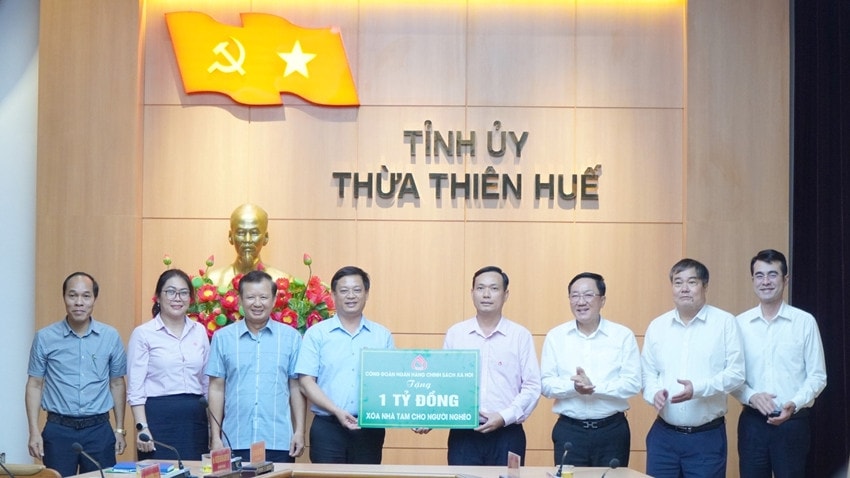 NHCSXH Việt Nam: Ứng trước 100 tỷ đồng để Thừa Thiên Huế triển khai hỗ trợ cho vay các chương trình tín dụng -0