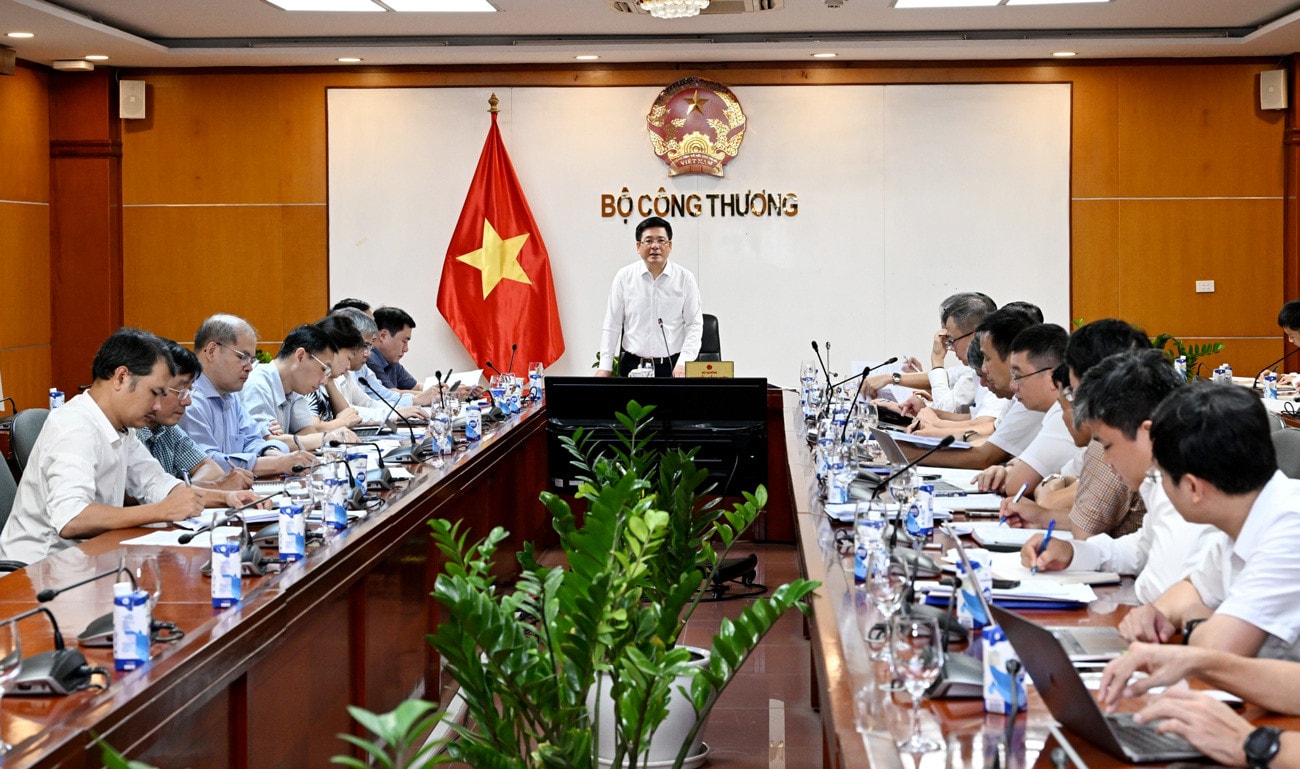 Bộ Công Thương họp rà soát tiến độ các dự án đường dây 500kV mạch 3 truyền tải điện cho miền Bắc -0