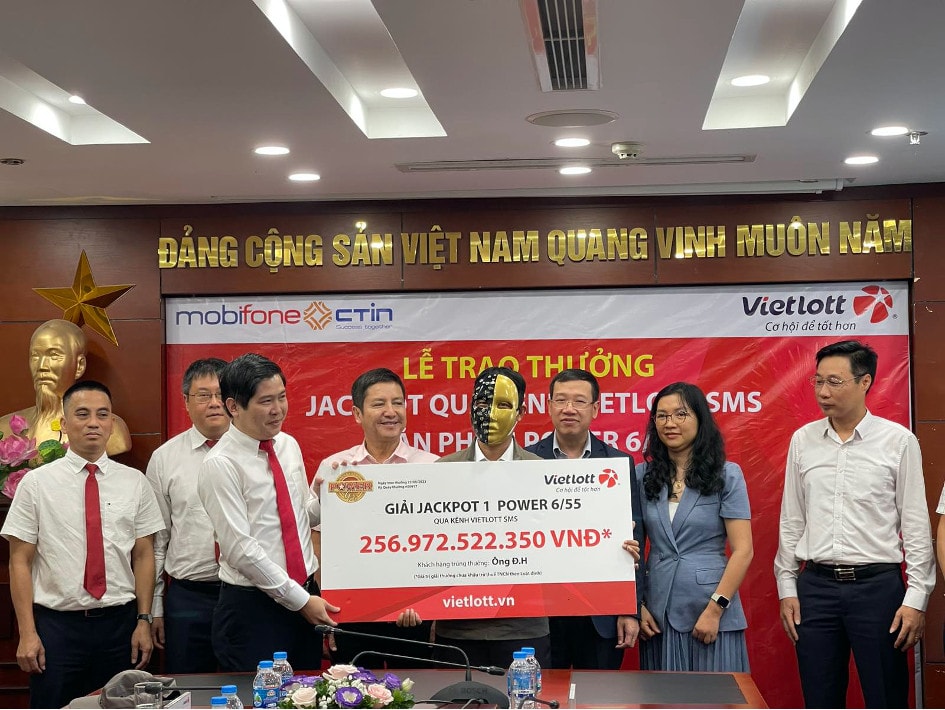 Vietlott trao giải Jackpot trị giá hơn 256 tỷ đồng -0