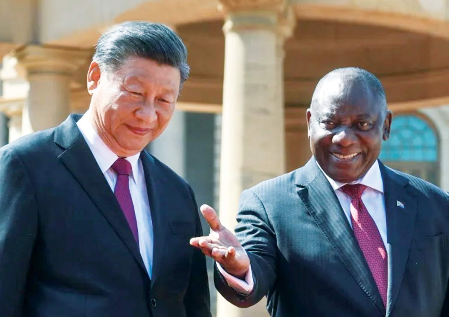 Tổng thống Nam Phi Cyril Ramaphosa đón Chủ tịch Trung Quốc Tập Cận Bình hôm 22.8. Ảnh: Reuters