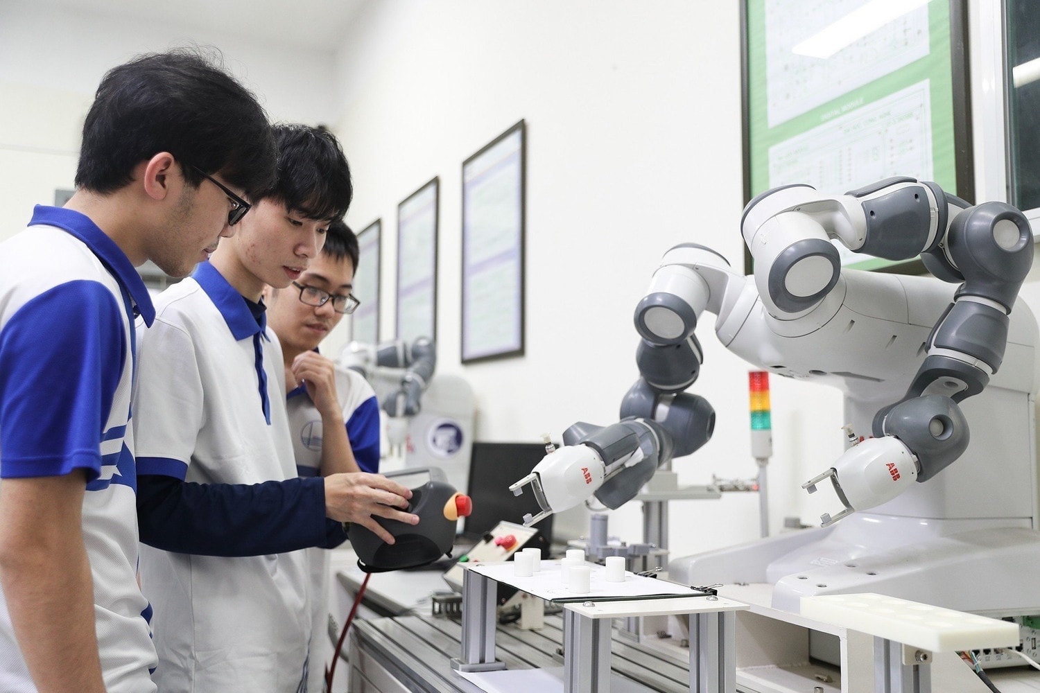 GS.TS Chử Đức Trình: “Trường ĐH Công nghệ triển khai mô hình giáo dục toàn diện cho sinh viên học tại Hòa Lạc