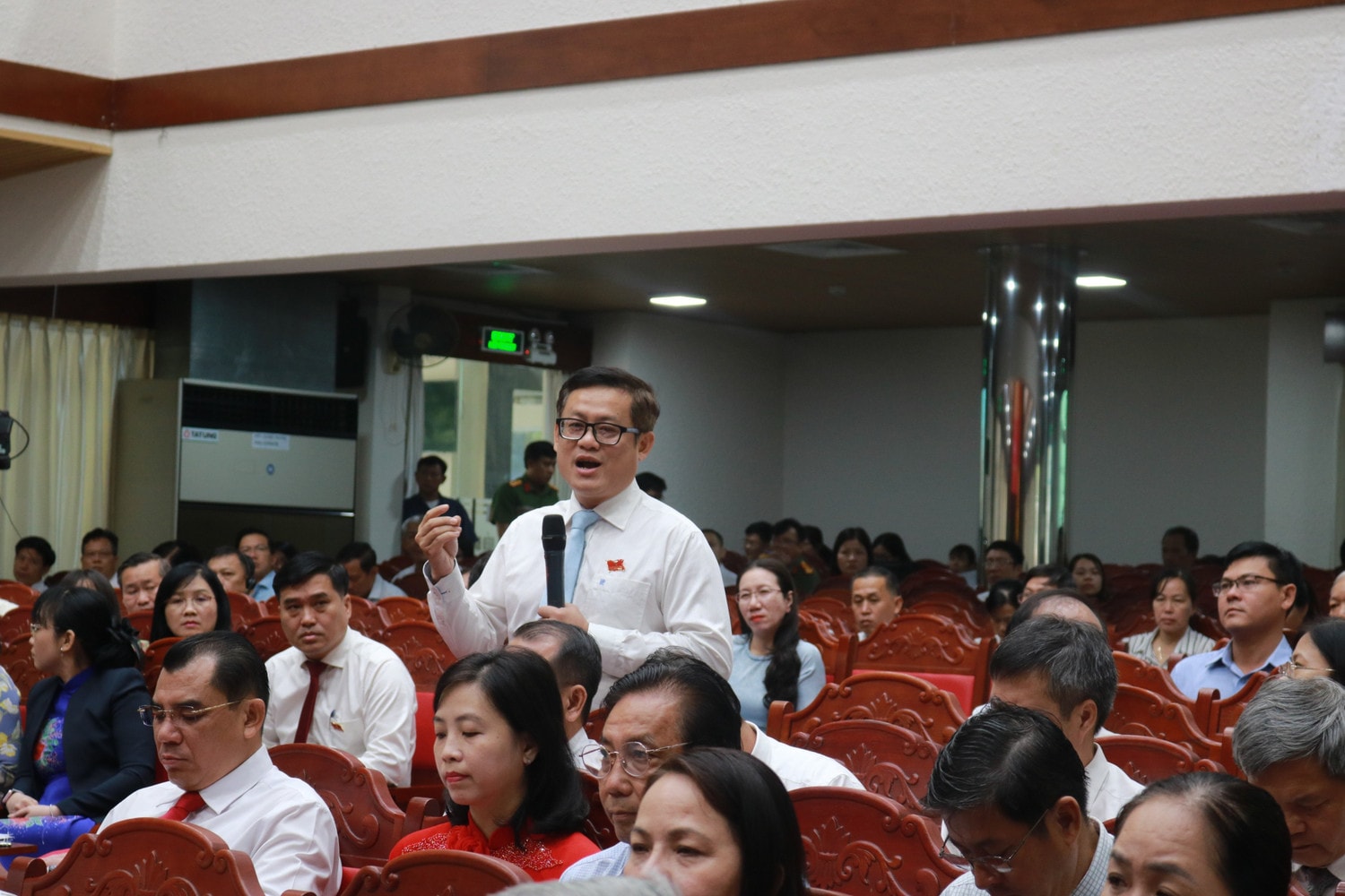 Đại biểu tranh luận tại Kỳ họp thứ 12, HĐND tỉnh Đồng Nai - ẢNH TRÂM NGUYỄN