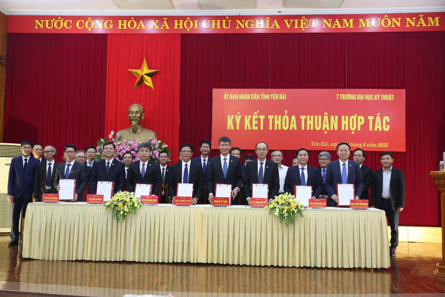 UBND tỉnh Yên Bái và 7 trường đại học kỹ thuật ký kết biên bản ghi nhớ hợp tác nhằm đẩy mạnh hoạt động đào tạo, bồi dưỡng nâng cao chất lượng nguồn nhân lực 7 trường kỹ thuật tốp đầu ký kết hợp tác về chuyển đổi số trong quản trị đại học -0