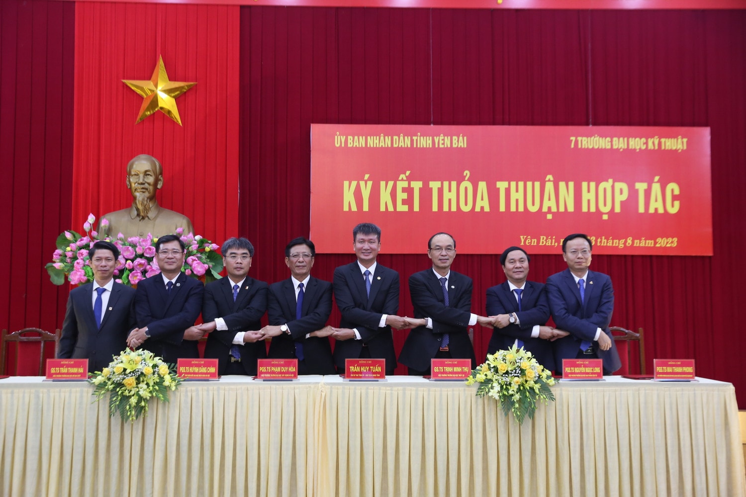 UBND tỉnh Yên Bái và 7 trường đại học kỹ thuật ký kết biên bản ghi nhớ hợp tác nhằm đẩy mạnh hoạt động đào tạo, bồi dưỡng nâng cao chất lượng nguồn nhân lực 7 trường kỹ thuật tốp đầu ký kết hợp tác về chuyển đổi số trong quản trị đại học -1