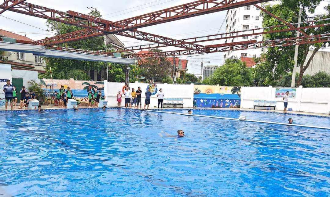 Nhà trường lên tiếng vụ nam sinh đuối nước dưới đáy bể bơi -0