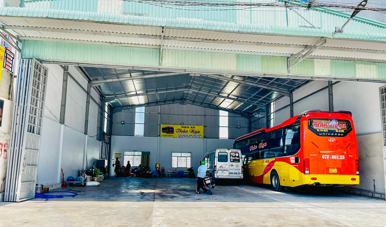Nhiều nhà xe ngang nhiên lập “bến cóc”, đón trả khách trái phép ở Bình Dương