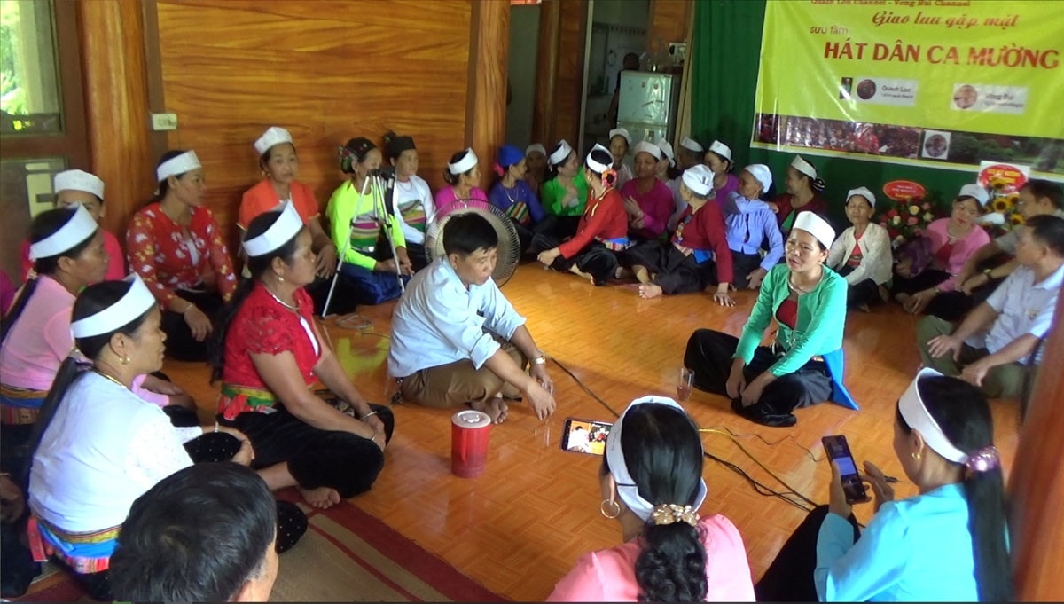 Các làn điệu dân ca Mường đang được sưu tầm nhằm phục vụ công tác bảo tồn, phát huy giá trị di sản. Nguồn: Báo Hòa Bình
