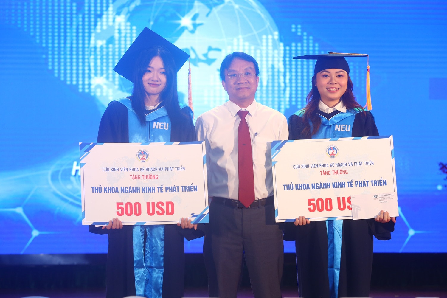 26,4% sinh viên Kinh tế Quốc dân tốt nghiệp loại Xuất sắc, 42,06% tốt nghiệp loại Giỏi -1