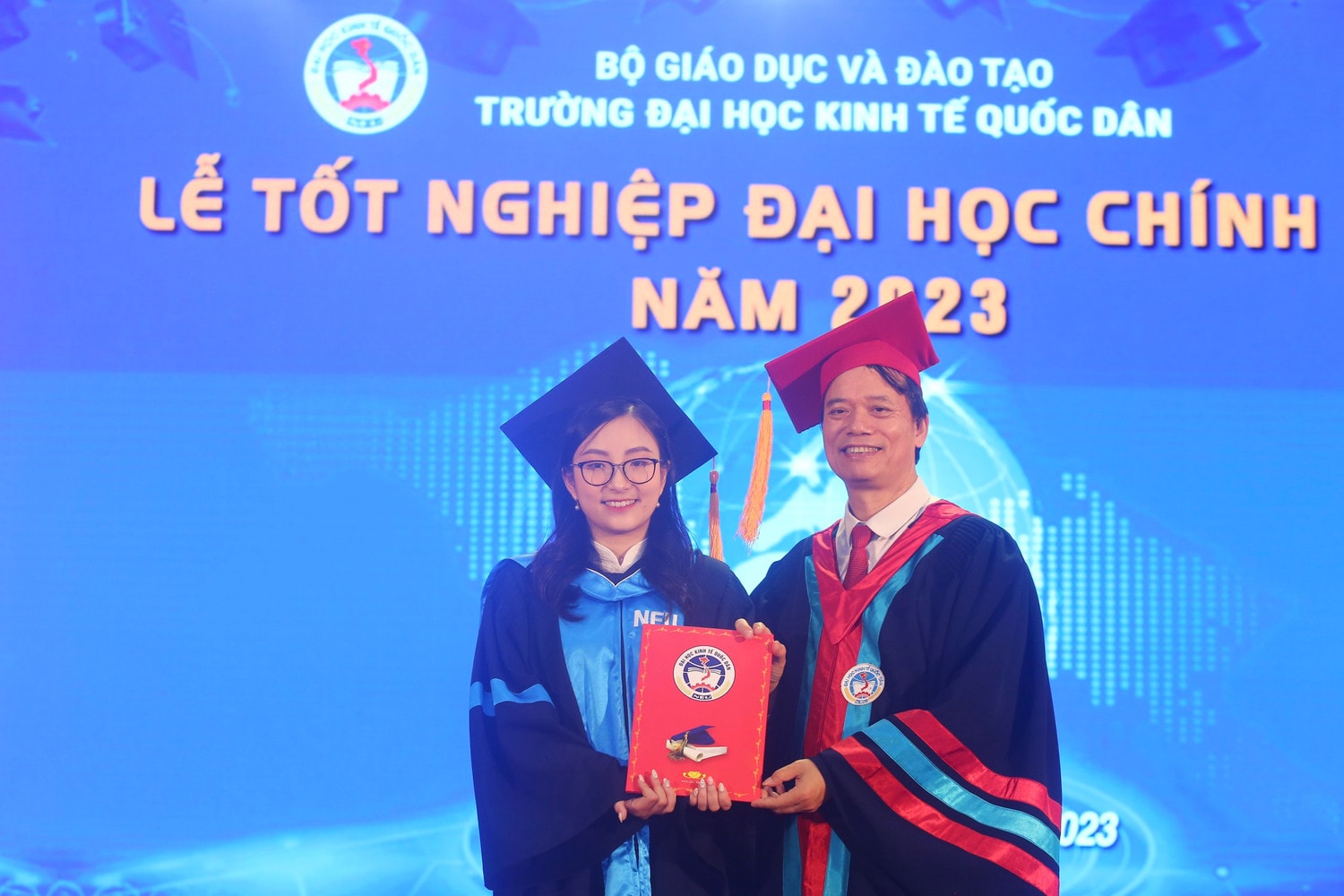 26,4% sinh viên Kinh tế Quốc dân tốt nghiệp loại Xuất sắc, 42,06% tốt nghiệp loại Giỏi -3