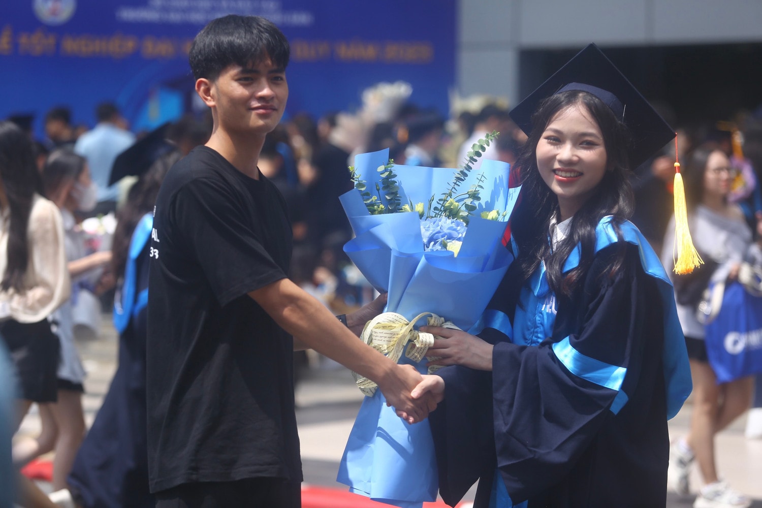 26,4% sinh viên Kinh tế Quốc dân tốt nghiệp loại Xuất sắc, 42,06% tốt nghiệp loại Giỏi -6