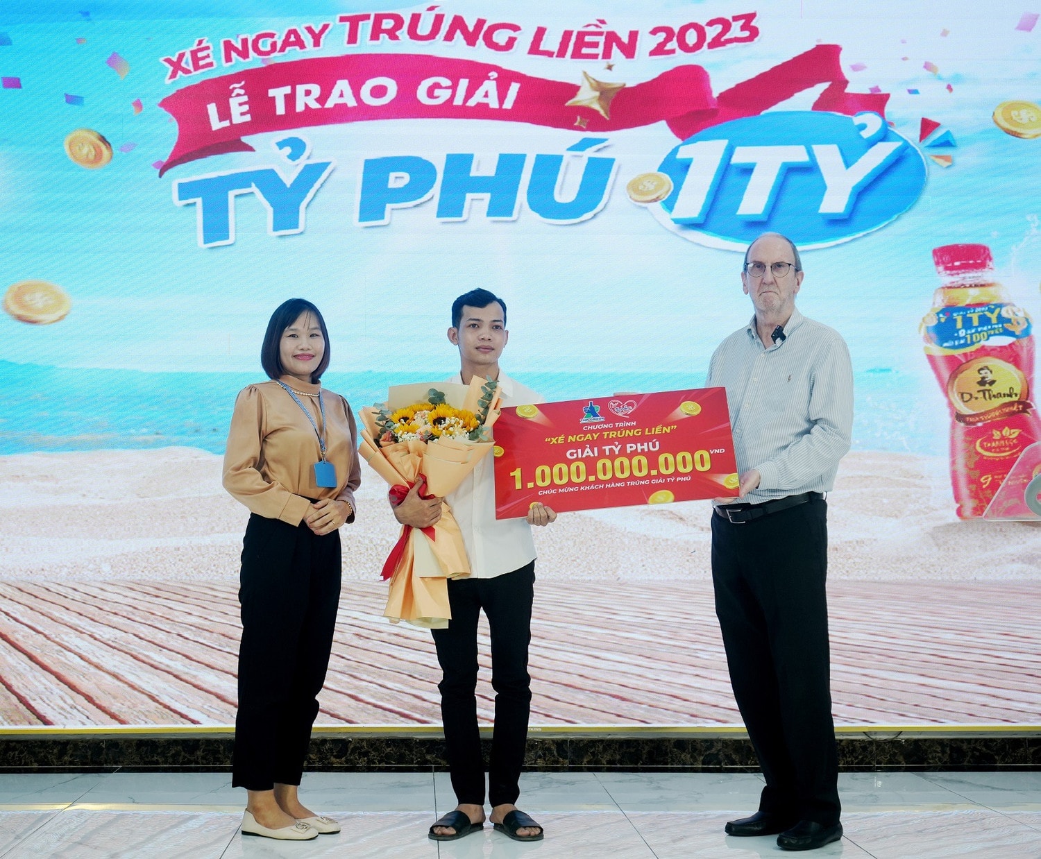 Bình Dương: Bất ngờ trúng 1 tỷ đồng nhờ giải khát với Number 1 -0