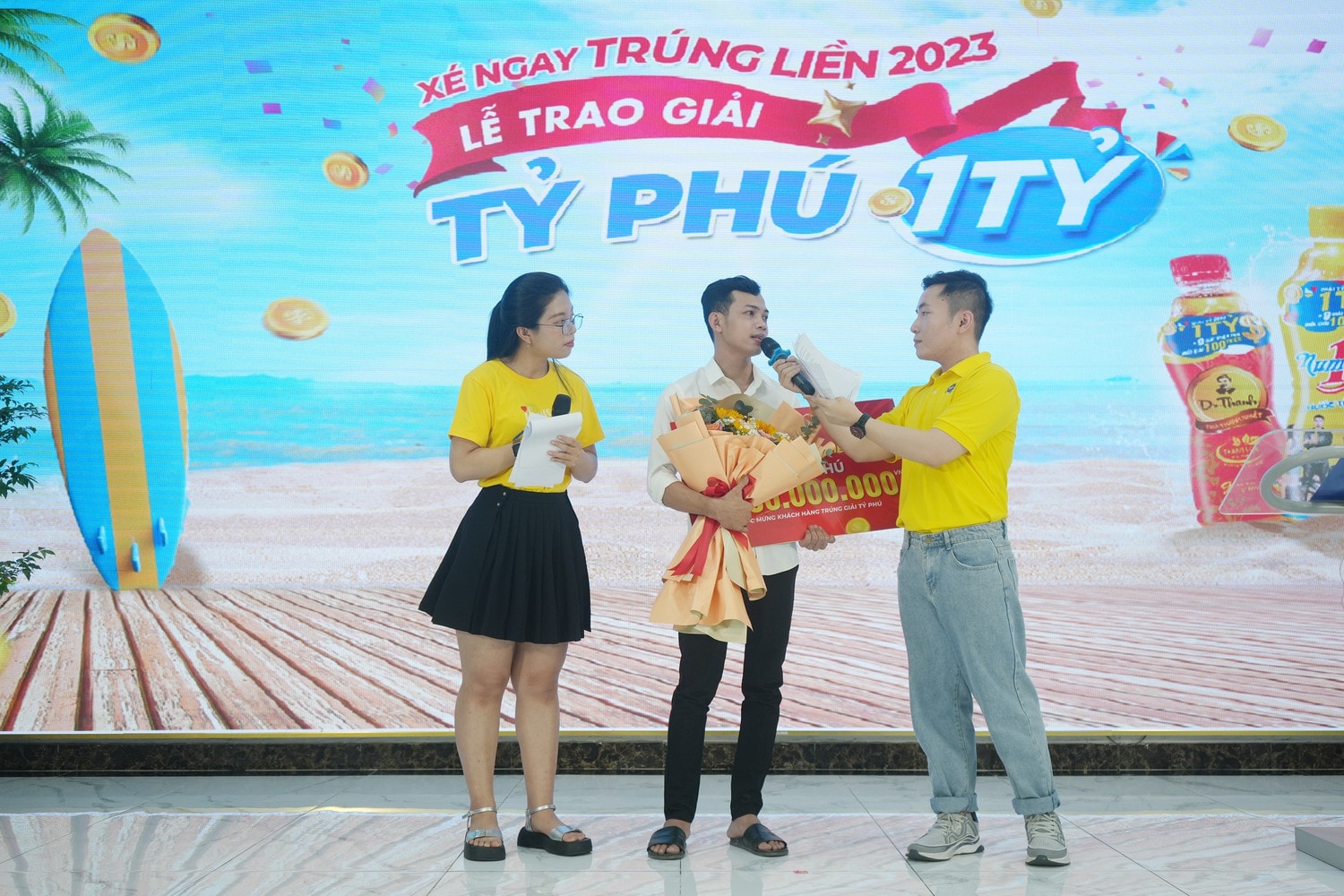 Bình Dương: Bất ngờ trúng 1 tỷ đồng nhờ giải khát với Number 1 -0