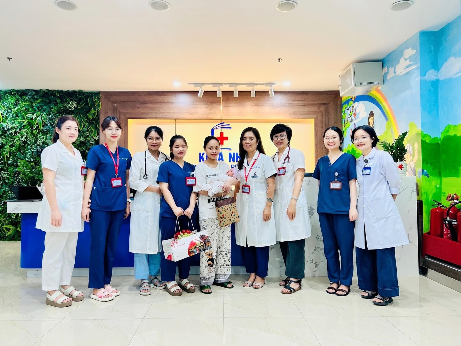 Trẻ sơ sinh phải nhập viện vì mắc sốt xuất huyết Dengue -0