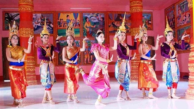 Nghệ thuật Aday của đồng bào dân tộc Khmer được ngành văn hóa tỉnh Hậu Giang truyền dạy bà bảo tồn. 