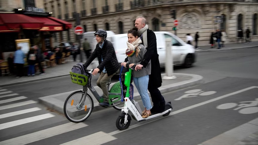 Paris sẽ cấm sử dụng xe scooter điện từ 31.8 -0
